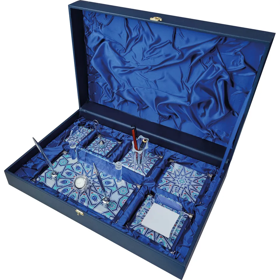 W530 Kristal Masa Sümeni