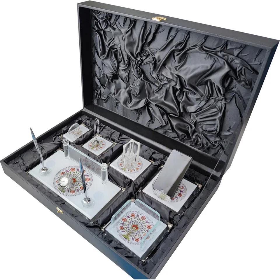 W550 Kristal Masa Sümeni