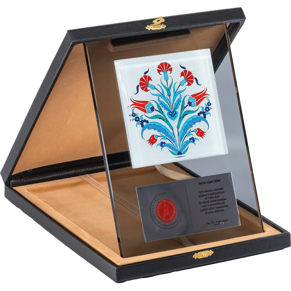 EKT-720 18 x 24 cm Kutulu Kristal Plaket